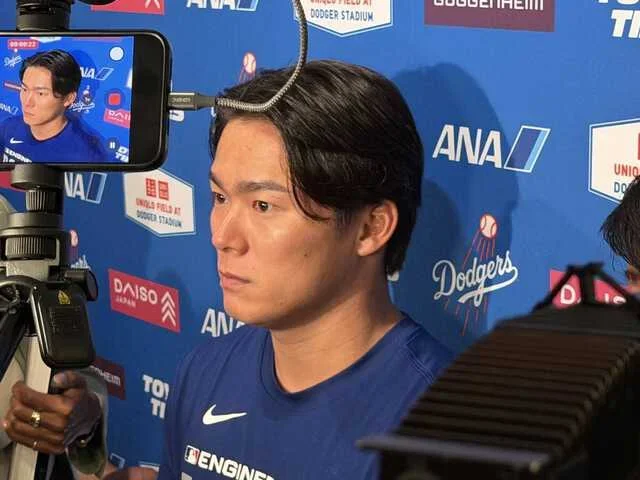 取材に応じる山本（カメラ・竹内　夏紀）